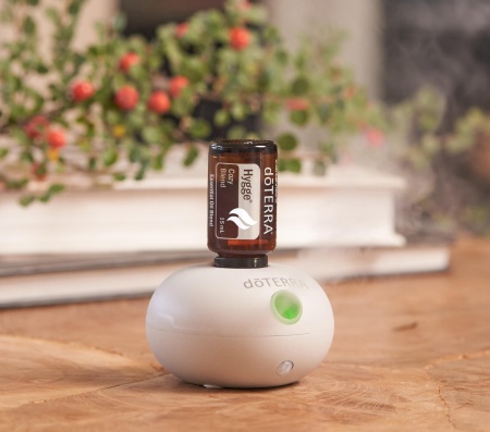 Картинка Набор doTERRA портативный диффузор Bubble с датчиком движения и смесь Hygge, 15 мл от магазина IQ-Robot