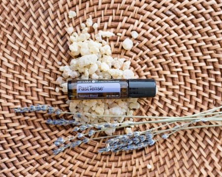 Картинка "Пасттенс" расслабляющая смесь эфирных масел, doTERRA Touch PastTense, роллер 10 мл от магазина IQ-Robot
