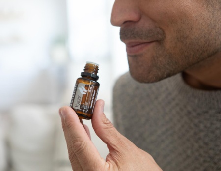 Картинка «Хюгге» смесь эфирных масел для создания уюта, doTERRA Hygge, 15 мл от магазина IQ-Robot