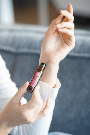 Картинка «Цитрус Блум» смесь весенних ароматов, doTERRA Citrus Bloom Touch, роллер 10 мл от магазина IQ-Robot
