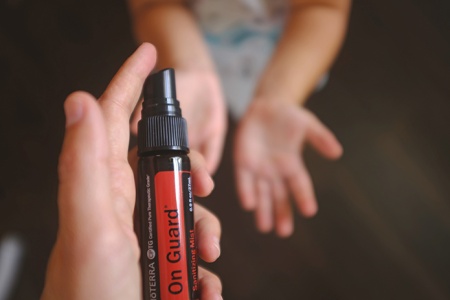 Картинка «Он гард» спрей дезинфицирующий для рук, doTERRA «On Guard» Sanitizing Mist, 27 мл от магазина IQ-Robot