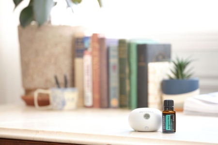 Картинка Набор doTERRA портативный диффузор Bubble с датчиком движения и масло Лимонная мята (Bergamot Mint), 15 мл от магазина IQ-Robot
